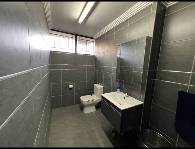 1,487M² BUSINESS FOR SALE IN LYTTELTON MANOR